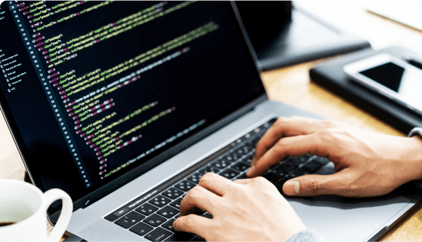 エンジニア：年収700万〜 ネットワークやサーバーの設計や構築・運用・監視